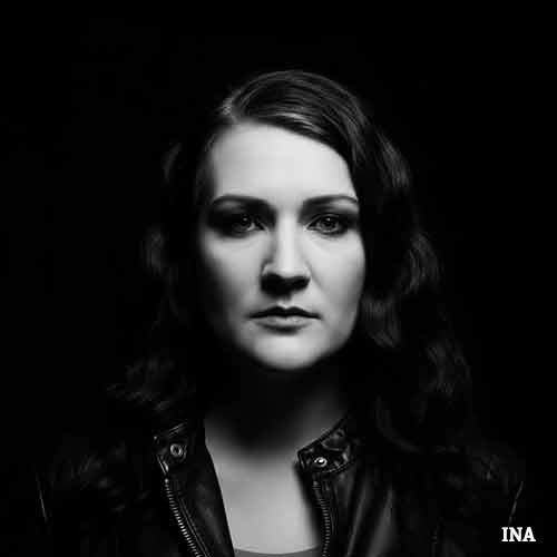 INA – Portrait | Deutsche Sängerin bei Musikaz INA – deutsche Sängerin und Musikerin bei Musikaz